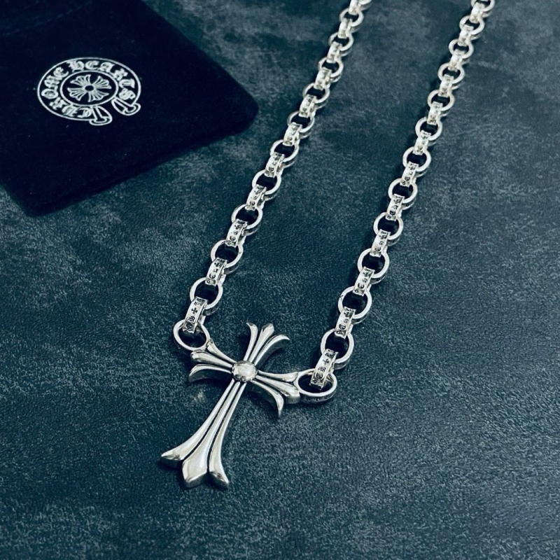 Ch*0me He**ts necklaces